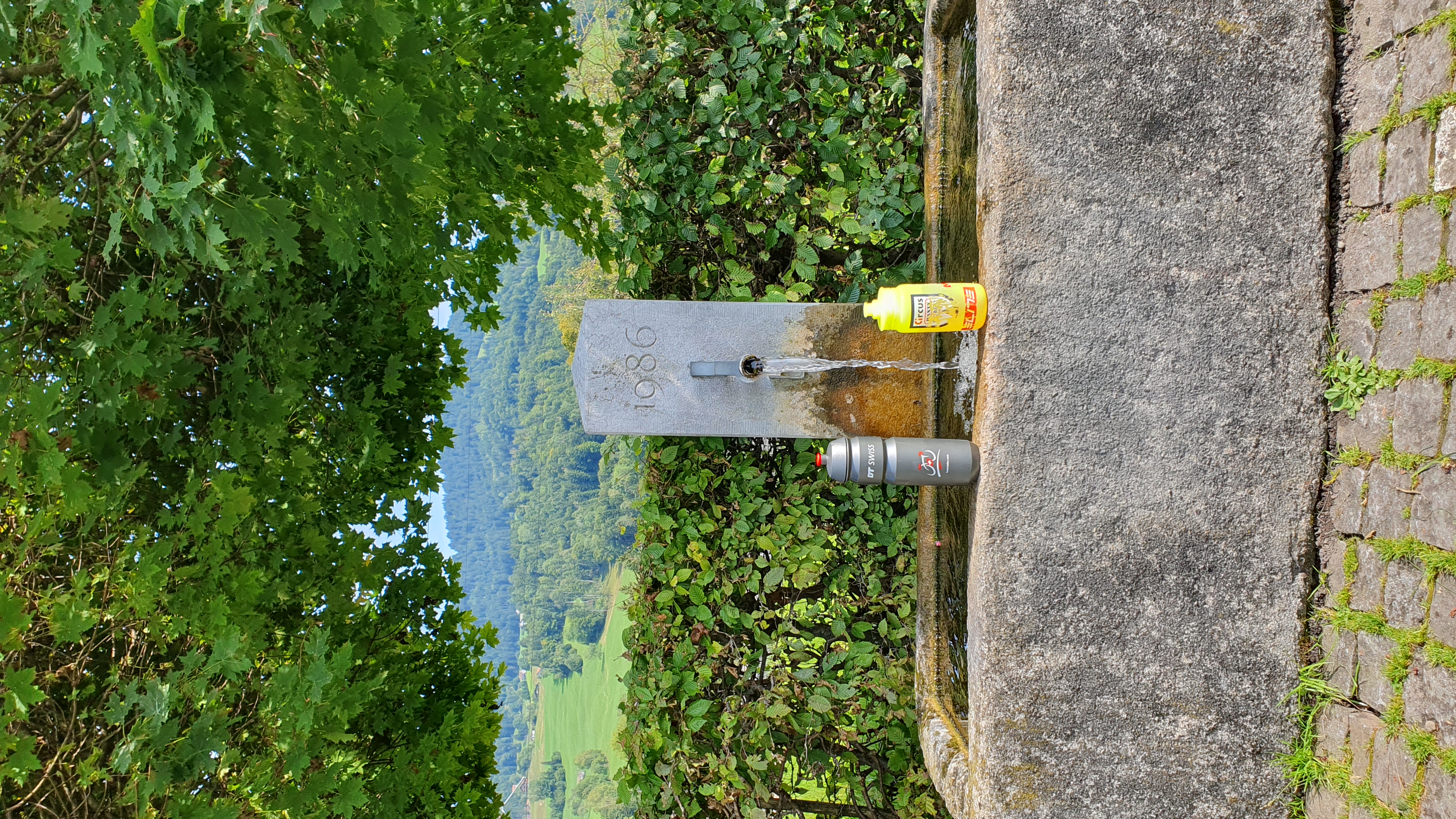 Brunnen „Ecce Homo“ oberhalb Steinerberg – Trinkpause auf der Rennradtour