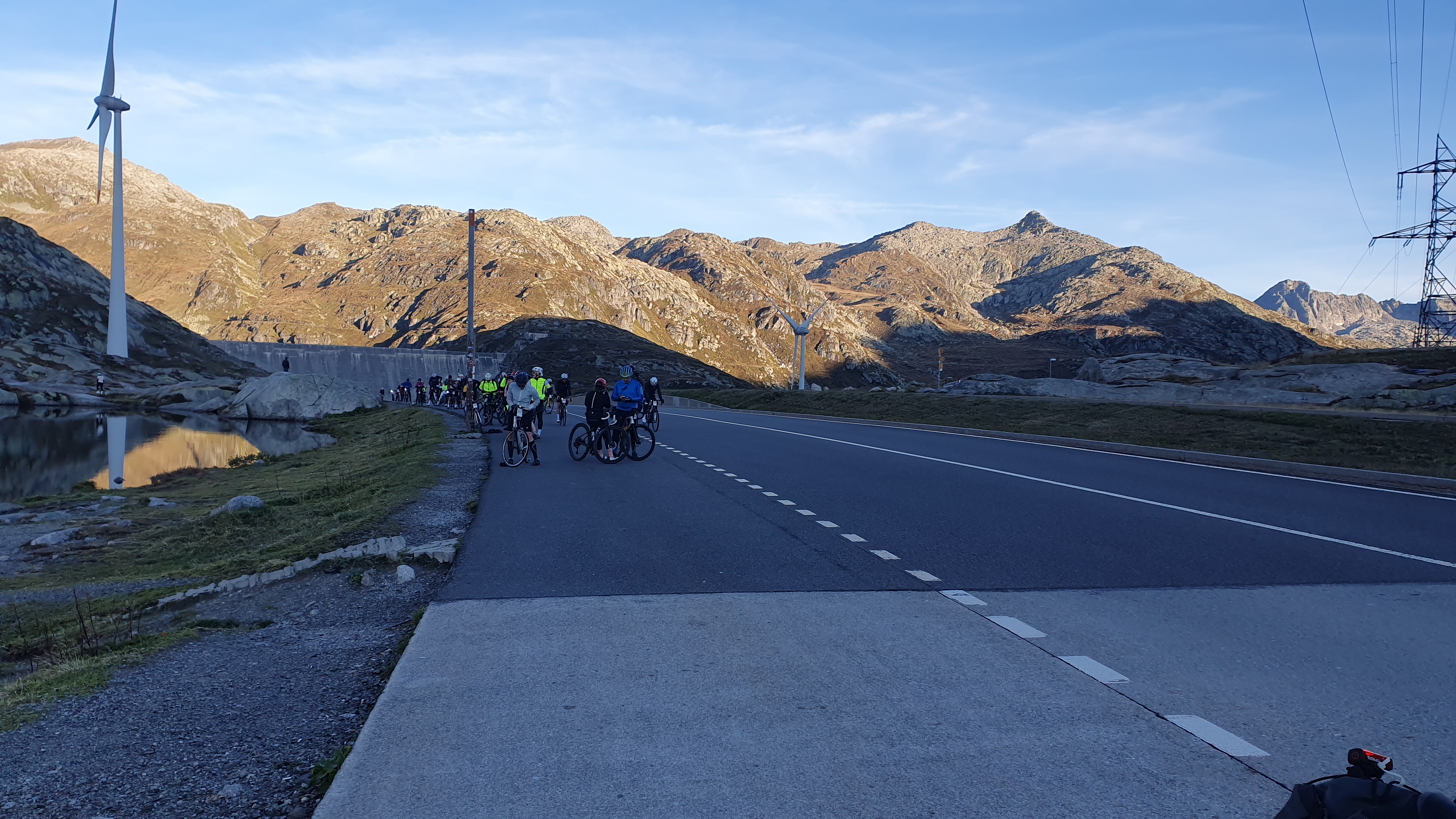Gotthardpass – kurzer Halt – Umziehen/Fotopause
