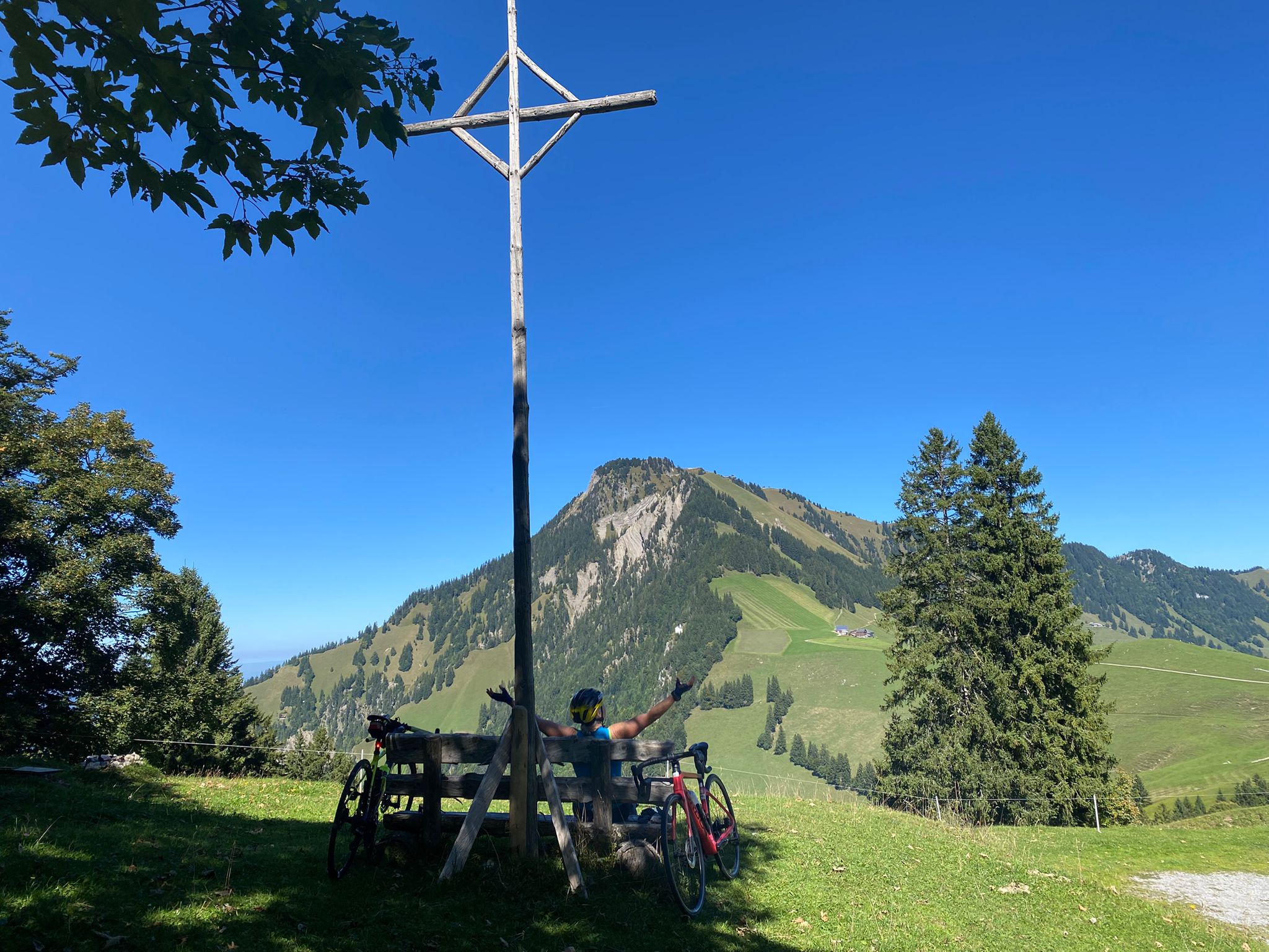 Pausenbank mit Blick zum Stanserhorn – Ächerlipass Rennradtour