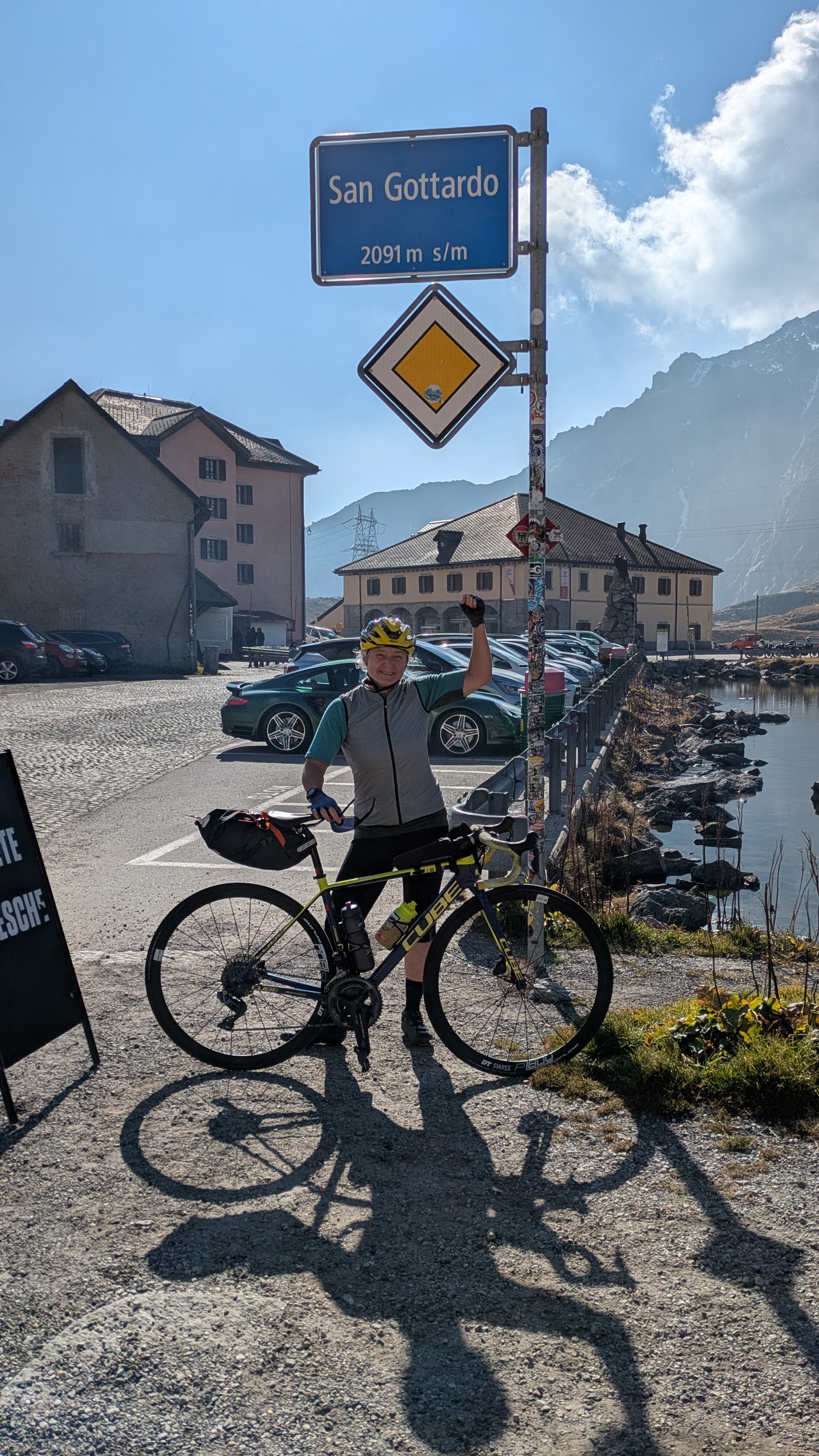 Gotthard-Passhöhe mit Passschild... für Trophäensammler