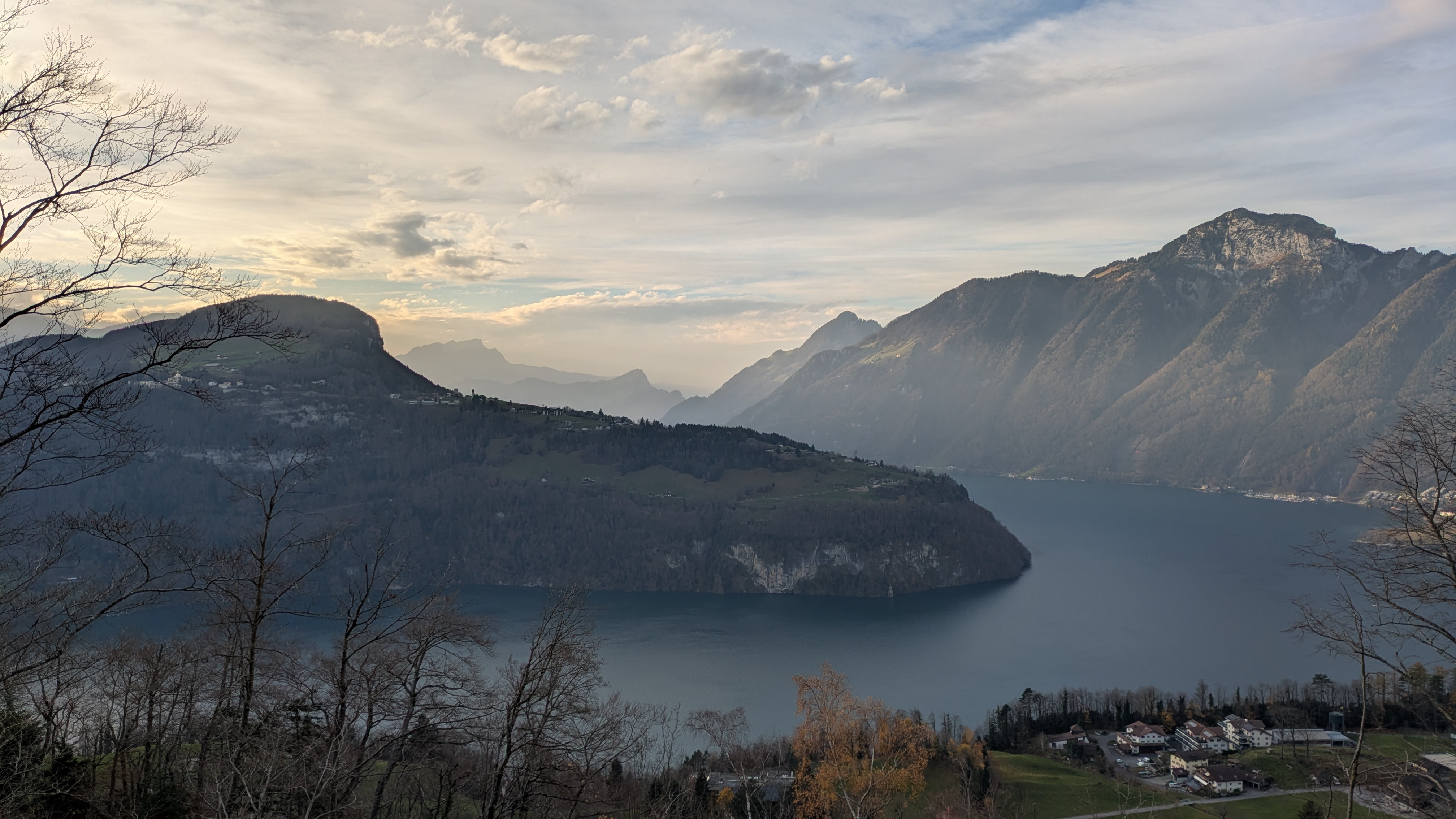 Morschach, Seelisberg und der Blick über den Vierwaldstättersee Richtung Luzern – Rennradtour im goldenen Nachmittagslicht